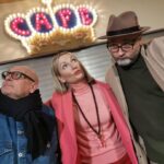 Monika Gruber Instagram - Heut nachmittag in meinem geliebten CIRCUS KRONE zum Interview mit München TV…dank an Alex Onken und Tiborrrr BozI! Ich steh auf Männer mit Brille…..grrrrrr! Circus Krone