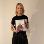 Monika Gruber Instagram - Wenn Ihr ein Buch mit Widmung möchtet, müsstet Ihr das bitte bis Sonntag (19.12.) auf monika-gruber.de bestellen. Und Obacht: Es ist kein Backbuch! 😜