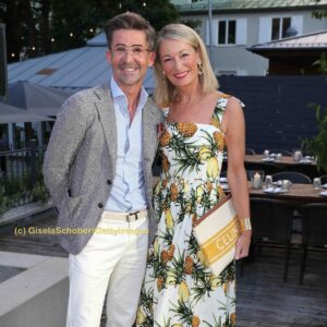 Monika Gruber Instagram - Best friends forever: Danke, lieber Alex, für 25 Jahre Freundschaft!!!!❤️