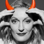Monika Gruber Instagram - In jeder Frau kommt manchmal das kleine Deiferl raus ... bei mir vielleicht einmal öfter 🙃! #monikagruber #kabarett #bayern #teufel #devil #shooting #shootingday #erding #münchen #comedy #photography #pictureoftheday #picoftheday Munich, Germany