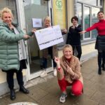 Monika Gruber Instagram - Mit der Versteigerung der diversen Kleinigkeiten plus der Spenden während des Pop-up-Stores sind sage und schreibe 4.788,- Euro für @lichtblickseniorenhilfe zusammengekommen, die ich mir erlaubt habe, auf 5.000 Euro aufzurunden. DANKE allen Spendern und Euch allen FROHE WEIHNACHTEN! Danke auch an meine Freundin Gabi für die ganze logistische Abwicklung der eBay-Versteigerungen! 😘 Munich, Germany