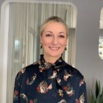 Monika Gruber Instagram - Bisher haben wir 2.621 Euro für @lichtblickseniorenhilfe eingenommen. DANKE! ❤️ Dieses Wochenende gibt es meine Bluse sowie ein tolles Paar Schuhe zu ersteigern. Der Erlös geht natürlich wieder zu 100 % an Lichtblick. Link in der Bio. #werbung #monikagruber #ebay #versteigerung #shirtaporter #lichtblick #senioren #spende #spendenaktion #auktion #gianvitorossi Munich, Germany