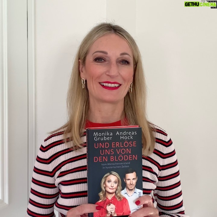 Monika Gruber Instagram - Mein neues Buch „Und erlöse uns von den Blöden“ ist seit heute erhältlich. Wer ein Exemplar mit persönlicher Widmung möchte, findet den Link dazu in der Bio. 🤗 #monikagruber #andreashock #buch #neuerscheinung #kabarett #literatur #underloeseunsvondenbloeden Erding, Germany