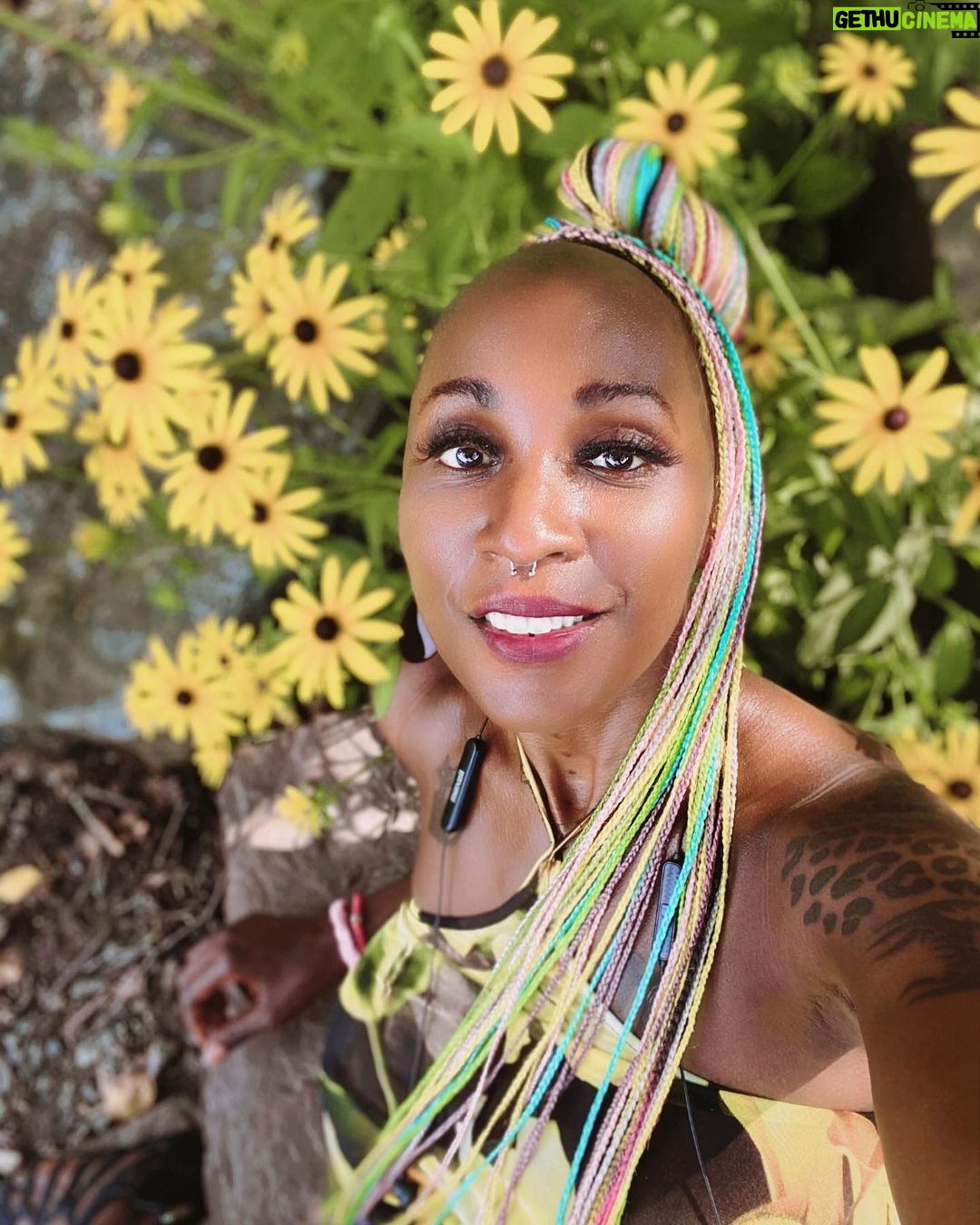 Monique Dupree Instagram - I’m in a perfect place!! I’m so happy I have everything I need and even want. I’m in a good place in life #betheflower #naturegoddess #lovninglife #vibratehigher #moniquedupree #innerglow #flowergirl #thatrueoriginalgata #highvibrations #ownyourpower #riseup #selflove #selflovejourney #betheflower #naturegoddess #lovninglife #vibratehigher #moniquedupree Cherry Blossom Park