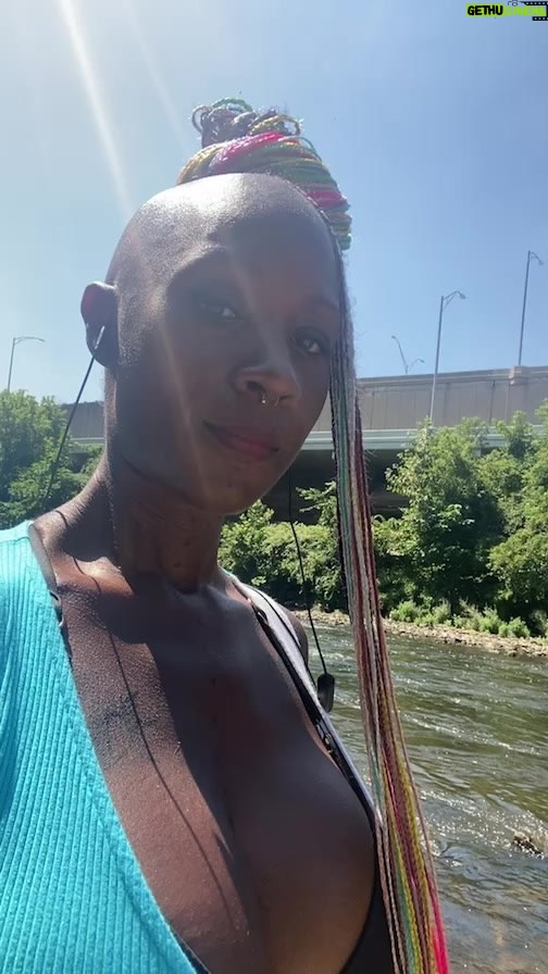 Monique Dupree Instagram - #betheflower #naturegoddess #lovninglife #vibratehigher #moniquedupree #innerglow #flowergirl #thatrueoriginalgata #highvibrations #ownyourpower #riseup #selflove #selflovejourney