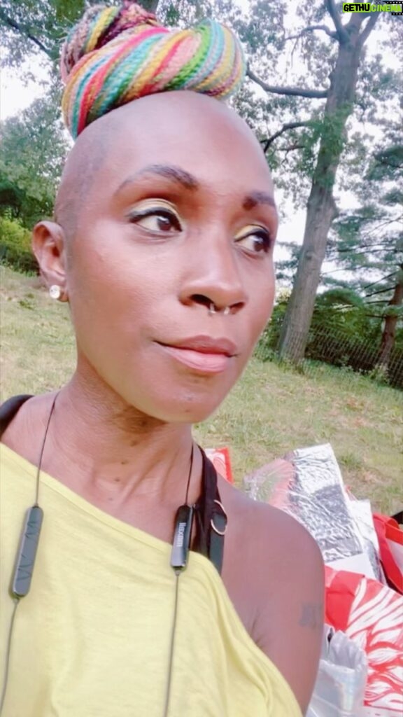 Monique Dupree Instagram - I come to @centralparknyc often. Usually, I’m alone. I worked really hard prepping an impromptu picnic for the family. We enjoy nature, one another, people watching and appreciating all the Mother Earth has to offer. It was amazing. Smiles, laughter and fun conversation. How could you NOT love that. #momof10 #vibratehigher #moniquedupree #naturegoddess #lawofattraction #higherfrequency #highervibrations #thatrueoriginalgata #anthonysaintthomas