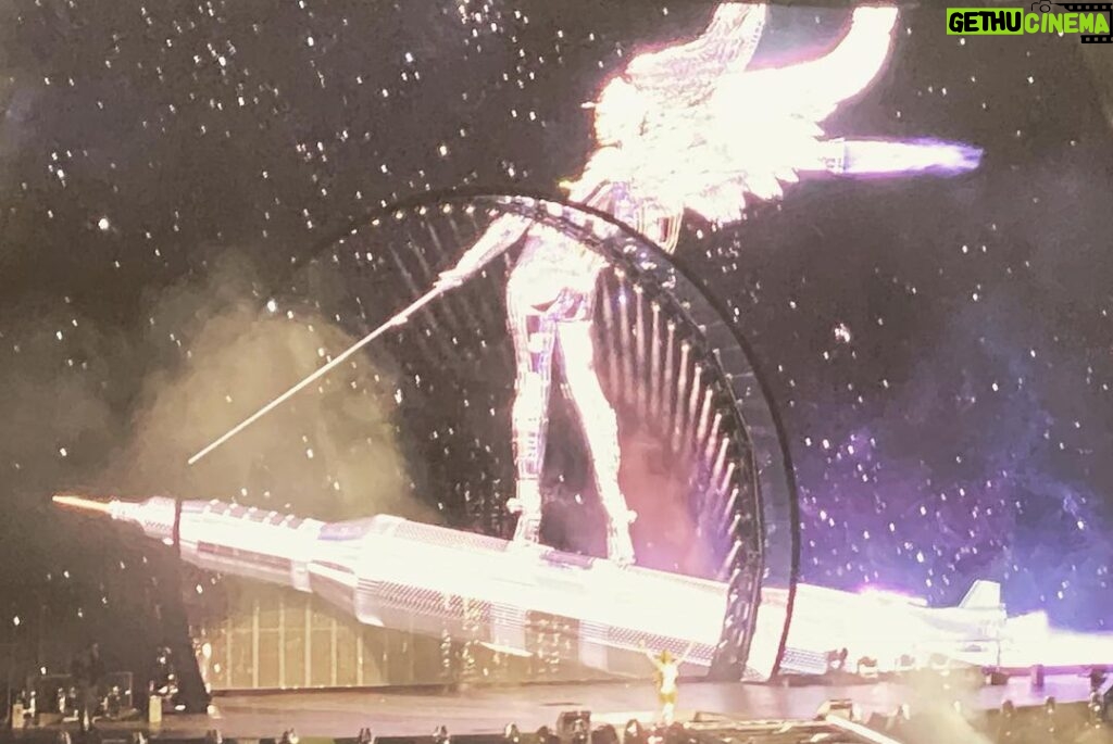 Monique Gabriela Curnen Instagram - Words can hardly do justice to describe @beyonce ‘s artistry, innovation & inspiring vision for her #renaissanceworldtour We were blown away & danced our asses off! When we weren’t stunned in awe. Thank you @beyonce for this gift of an exquisite, magical summer night steeped in your brilliance. And @stevwes for the fab close-ups 🌟#unique #brilliant #renaissance #virgosgroove #genius#wontbreakmysoul #summermagic #aliensuperstar