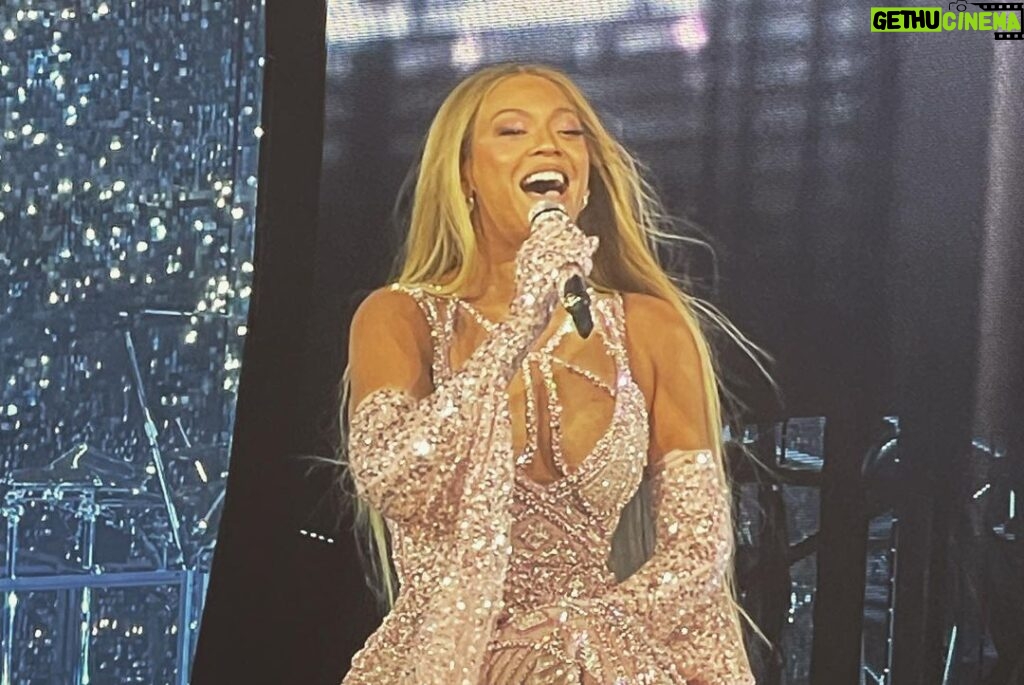 Monique Gabriela Curnen Instagram - Words can hardly do justice to describe @beyonce ‘s artistry, innovation & inspiring vision for her #renaissanceworldtour We were blown away & danced our asses off! When we weren’t stunned in awe. Thank you @beyonce for this gift of an exquisite, magical summer night steeped in your brilliance. And @stevwes for the fab close-ups 🌟#unique #brilliant #renaissance #virgosgroove #genius#wontbreakmysoul #summermagic #aliensuperstar