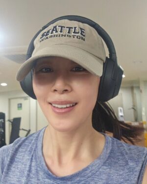 Moon Jeong-hee Instagram - #추운날씨 #gym #running #실내운동 #올해목표 #다시 #달리기 #연습 #천천히

한동안 길게 뛰지 않았는데..
올해는 다시 시작해봅니다~
컨디션 봐가며 가볍게 연습!
예전만 못하지만, 
마누 건강할때 멋진곳들 달려보려고요!
함께해요~~~~~