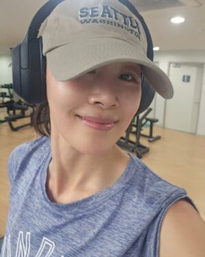 Moon Jeong-hee Instagram - #추운날씨 #gym #running #실내운동 #올해목표 #다시 #달리기 #연습 #천천히

한동안 길게 뛰지 않았는데..
올해는 다시 시작해봅니다~
컨디션 봐가며 가볍게 연습!
예전만 못하지만, 
마누 건강할때 멋진곳들 달려보려고요!
함께해요~~~~~