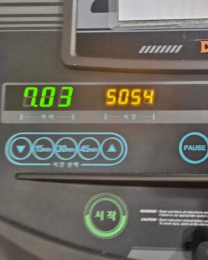 Moon Jeong-hee Instagram - #추운날씨 #gym #running #실내운동 #올해목표 #다시 #달리기 #연습 #천천히

한동안 길게 뛰지 않았는데..
올해는 다시 시작해봅니다~
컨디션 봐가며 가볍게 연습!
예전만 못하지만, 
마누 건강할때 멋진곳들 달려보려고요!
함께해요~~~~~