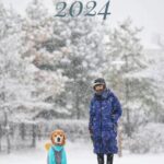 Moon Jeong-hee Instagram - #마누 #manu #2024 #1stday #새해 #새배 #복많이받으세요 #부모님께 #인사 새배 하랬더니..... 옆에서 모냐..ㅡㄴㅡ 2024년 행복하시고 건강하세요!
