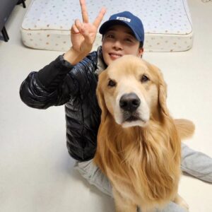 Moon Jeong-hee Instagram - #마누 #manu #perfectflooring #퍼펙트플로링 #강아지장판 #논슬립 #크리스마스 #선물 #내돈내산 #후기 #강아지 #관절을위해 #청소 #편해요 

마누와 놀러오는 강아지 친구들의 다리관절 건강을 위해 강아지 전용 바닥으로 변신!!
미끌어지지 않고 마누가 누웠다가 일어날때도 편한것같아요!! 쿠션닝 어느정도 되고요, 
펫전용이라 이염에도 강해요!
어딜가나.. 마누가 먼저네요♡
건강한 다리 forever!!

@perfect_flooring_
사장님 너무 좋아요 
진작할걸 그랬어요!
시공잘해 주셔서 감사합니다 ❤️