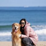 Moon Jeong-hee Instagram – #마누 #manu #christmas #friends #holy #holiday #jane #ruy #peace #dogs 

친구들과 함께하는 귀한 성탄절 입니다!
아이들 때문에 우당탕당 정신없지만, 
가만히 이시간들이 지나갑니다…
예수님이 주신 귀한 선물들을 잘 누리겠습니다.
참으로 감사합니다…

모두 메리크리스마스 
Merry Christmas all of you ♡♡♡

@manu_goldenretriever 
@joli_talon @foto.camper
@justinkim1978 
@chris_kim1979 
@russell_jowoo