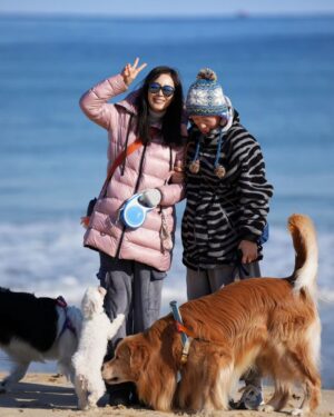Moon Jeong-hee Instagram - #마누 #manu #christmas #friends #holy #holiday #jane #ruy #peace #dogs 

친구들과 함께하는 귀한 성탄절 입니다!
아이들 때문에 우당탕당 정신없지만, 
가만히 이시간들이 지나갑니다...
예수님이 주신 귀한 선물들을 잘 누리겠습니다.
참으로 감사합니다...

모두 메리크리스마스 
Merry Christmas all of you ♡♡♡

@manu_goldenretriever 
@joli_talon @foto.camper
@justinkim1978 
@chris_kim1979 
@russell_jowoo