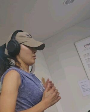 Moon Jeong-hee Instagram - #추운날씨 #gym #running #실내운동 #올해목표 #다시 #달리기 #연습 #천천히

한동안 길게 뛰지 않았는데..
올해는 다시 시작해봅니다~
컨디션 봐가며 가볍게 연습!
예전만 못하지만, 
마누 건강할때 멋진곳들 달려보려고요!
함께해요~~~~~