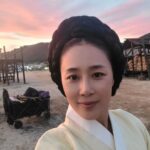 Moon Jeong-hee Instagram - #노량죽음의바다 #영화 #노량 #개봉일 #오늘 #극장에서만나요 #현장 #추억들 #판옥선 #이순신 #장군님 #송희립 #방씨부인 영화 '노량-죽음의바다' 오늘개봉해요! 치열하고 아름다웠던 촬영현장에서 추억 몇장 풀어봅니다♡ 뜨거운 감동 극장에서 함께해주세요!! #김윤석 #최덕문 #노형원