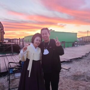 Moon Jeong-hee Instagram - #노량죽음의바다 #영화 #노량 #개봉일 #오늘 #극장에서만나요 #현장 #추억들 #판옥선 #이순신 #장군님 #송희립 #방씨부인 

영화 '노량-죽음의바다'
오늘개봉해요! 
치열하고 아름다웠던 촬영현장에서 추억 
몇장 풀어봅니다♡ 
뜨거운 감동 극장에서 함께해주세요!!

#김윤석 #최덕문 #노형원