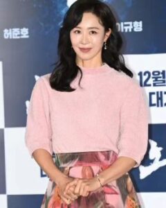 Moon Jeong-hee Instagram - #노량죽음의바다 #영화 #개봉전 #시사회 #모습 #12월20일 #개봉 

❤️보러와 주신 모든분들 감사합니다!