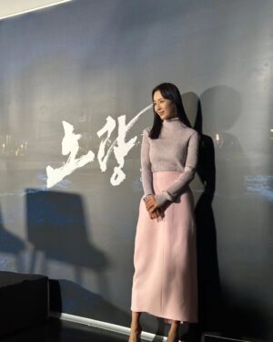 Moon Jeong-hee Instagram - #영화 #노량 #제작보고회 #현장 #12월개봉 #이모저모

영화 '노량<죽음의바다>'
제작보고회 
 12월20일에 개봉 예정입니다.
많이 보러와 주세요.

#김한민감독님 #김윤석 #백윤식 #정재영 #허준호 #김성규 #이무생 #최덕문 #박명훈 #문정희