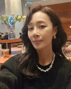 Moon Jeong-hee Instagram - #노량죽음의바다 #영화 #개봉전 #시사회 #모습 #12월20일 #개봉 

❤️보러와 주신 모든분들 감사합니다!
