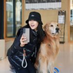 Moon Jeong-hee Instagram - #마누 #manu #머털이 #mfac #데이트 #카페 #새친구 #친해지고싶어 #오이샌드위치 #맛집 #명필름 오랜만에 반갑게 만난 심재명 대표님과 머털이! 마누는 놀고싶고 머털이는 동생인데도 점잖은 아이♡사랑스럽다~~~ 너무 반갑고 뵈어서 좋았어요 ♡ MFAC 너무 매력있는 공간이네요!!^^ 또놀러갈게요♡♡♡ @mfac.paju