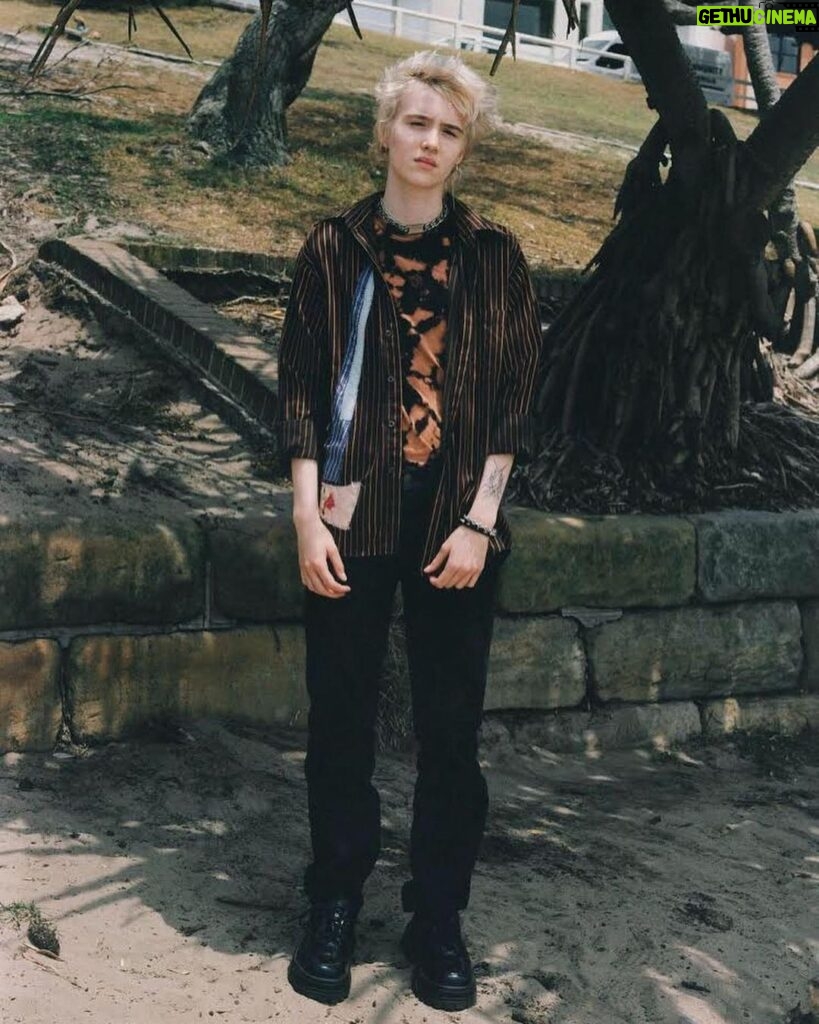 Morgan Davies Instagram - Pics of me in @i_d :•) by @stef_mitchell