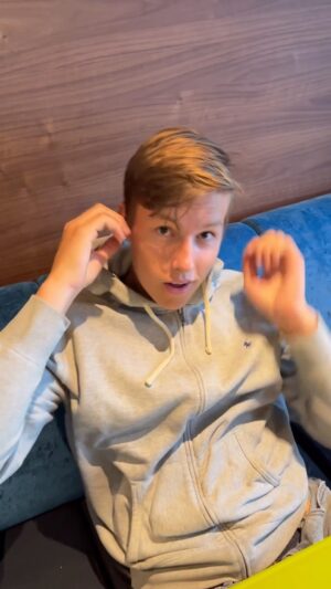 Morten Ramm Instagram - «Superspeed 2» gikk fint det, men har allikevel en liten klage til Color Line, og det er oppfølging av reglementet ombord. Det skal vel ikke være kunden som skal fly rundt å passe på at folk skal følge cruisets retningslinjer? Kjipt å måtte bruke tid på å rydde opp i overskridelser når du egentlig bare vil kose deg med chorizo, Pepsi max og potetmos med grillkrydder i ferjecafeen, så dette er bare en reminder hvor det er rom for forbedring. Wifi funka fint ombord og genser jeg kjøpte til 50% på Fashion Shop satt som et skudd, så nögd med den, men ble litt vel mye når du må følge med på alt mulig underveis, som strengt talt de ansatte på skuta skulle hatt kontroll på. Var også noen andre som holdt av bord og lukket branndøra til bildekk 2, så litt smårusk var det at setta fingret på, men alt i alt var overfarten fin. Litt stiv pris var det riktignok, men sånn er det å dra til Danmark, men litt stiv pris var det. På ferja var det vanlig kioskpriser, men selve billetten kjenner du at napper litt i plånboken