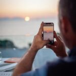 Morten Ramm Instagram - Kameratene til storebroren min Petter Ramm har nok fått et par enheter i guttasnappen denne sommeren, men lite visste jeg at snap-gejmet ble tatt til nye høyder på restaurant i den Albanske rivieraen tidligere i juli. Jeg fikk det ikke helt med meg, og fikk da ikke lagt det ut på story, men heldigvis var det noen andre der nede som skjønner humoren her, og la det ut på insta. Godt at folk følger med når jeg ikke er parat, og skjønner kødden. Kan ikke albansk, men teksten var sikkert noe om at det er driti ut å sende sånne snaps av øl og solnedganger osv