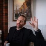 Morten Ramm Instagram – Nå skal ikke jeg ta all oppmerksomheten fra Mette Marit på hennes store dag, men kom just på at morsan la ut to heftige reels med musikk i anledning min bursdag i sommer. Hun la ut mye mer enn det, men orka ikke reposte tre storys på insta, to poster på Instagram hvor en av dem endte under «høydepunkter», og ikke minste en liten Facebook-gratulasjon som høstet den nette sum av fire likes og én kommentar. I den ene kommentaren stod det «gratulerer med dagen», og ja du gjettet riktig, det var Heidi Ramm som skrev den kommentaren selv