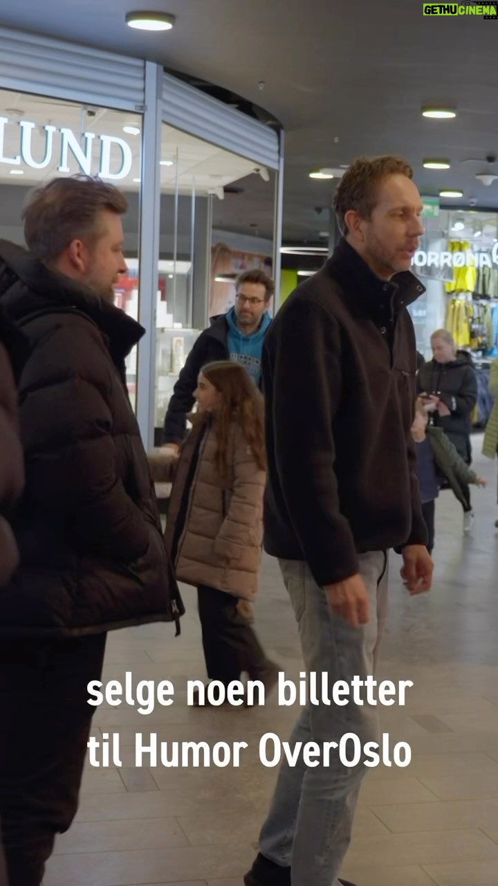 Morten Ramm Instagram - Skulle selge litt billetter så folk kunne kjøpe julegaver på Storo. Kjøp på nett isteden