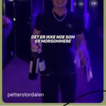 Morten Ramm Instagram - Da har jeg litt jobb til deg, faktisk. Det er uten kamera, og ikke no promo for eget hotell, men det blir like morsomt som alltid. Ganske dårlig betalt, men det finnes jo ikke noe morsommere, så ta kontakt så fyller vi kalenderen fram mot jul med bare moro, og så bare kör vi?