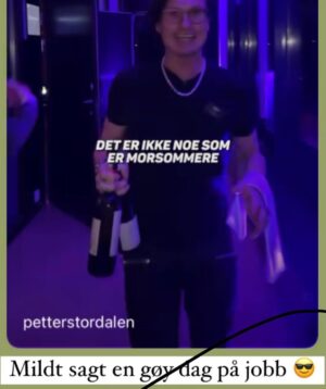 Morten Ramm Instagram - Da har jeg litt jobb til deg, faktisk. Det er uten kamera, og ikke no promo for eget hotell, men det blir like morsomt som alltid. Ganske dårlig betalt, men det finnes jo ikke noe morsommere, så ta kontakt så fyller vi kalenderen fram mot jul med bare moro, og så bare kör vi?