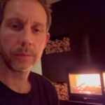 Morten Ramm Instagram - Om du synes som meg, at det er ordentlig, ordentlig megaboring med rampenissen og ikke gidder å holde på med det hele desember, så må du bare gjøre det sånn at rampenissen er så rampete på dag 1 at han ikke kan gjøre flere rampestreker. Men da må han være så rampete at han feks brenner seg opp, eller ev hiver seg foran T-banen eller lignende. Da er det hasta luego og hej dåå til rampenissen for denne gang