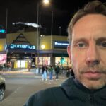 Morten Ramm Instagram - Var litt innom Undergrunn i Spektrum nå. Hadde ordna noen billetter til dattera mi og en venninne, men jeg er jo ikke så dust at jeg blir med inn og står sammen med de og er helt sjef på gølvet der, liksom og er den største tufsen. De sa liksom, skal du være med, og jeg bare er du idiiiiooot eller, jeg skjønner jo at ikke farsan skal være med på sånt. Veit du hvor lite spitzi det er? At jeg står der og bare pumper etter UG-beats? Nei, takk, jeg klarer meg veldig bra uten, takk som spør, så den billetten min den bare pælmer jeg, eller bare gi den bort dere, I dont give a flying fuck. Jeg hadde planer om å ta en tur rundt på Gunerius og Oslo City et par timer uansett, så jeg synes det var digg å få unnagjort det i kveld faktisk, men om noen er i området og skal slå ihjel litt tid, så er jeg rundt Telia og kikker just nu, men mulig HM og en matbit etter varje. Tar livet som det kommer bare. Hyl ut om i området. Jeg kækkærn bare her i hvert fall. Til ca 22:40 + ekstralåter