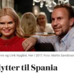 Morten Ramm Instagram - Det minste vi må kunne forvente når korta skal holdes tett til brystet er at de skal flytte til en annen verdensdel, og ikke vegg i vegg med noen pensjonerte venner av mormor, og et par alkiser hun kjenner. De holdt IKKE korta tett til brystet da de flytta nedover, de bare sa at de var drittlei av været her, så nå flytter vi, og det blir dritbra. Ikke no kort til bryst, ikkeno gjemsel, gåter eller gjettelek, men kun et gedigent ADIOS, hadetpåbadet, og to lange ut av taxin da de feis sørover