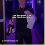 Morten Ramm Instagram - Da har jeg litt jobb til deg, faktisk. Det er uten kamera, og ikke no promo for eget hotell, men det blir like morsomt som alltid. Ganske dårlig betalt, men det finnes jo ikke noe morsommere, så ta kontakt så fyller vi kalenderen fram mot jul med bare moro, og så bare kör vi?