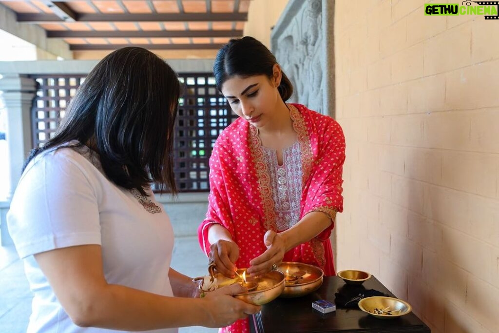 Mouni Roy Instagram - तुम ही मेरे आदि, तुम ही मेरे अनंत .. शिव शिव • • • An unparalleled experience every time at the @isha.foundation love love going back to the ashram. It’s my safe haven.. cannot explain in words the bliss I experience when I’m there. ॐ नम: शिवाय: