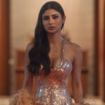 Mouni Roy Instagram - They are here to steal the show! It’s Showtime✨ #HotstarSpecials #Showtime coming soon. #ShowtimeOnHotstar @karanjohar @apoorva1972 @somenmishra @mihirbd @gogoroy @kumararchit @naseeruddin49 @therealemraan @mahima_makwana @imouniroy @simplyrajeev @shriya_saran1109 @neeraj_madhav @vishalvashishtha @ghuggss #VijayRaaz #LaraChandni @mitchinder @jehanhanda @karandontsharma @Bhaskarville @tallz.music @dharmaticent