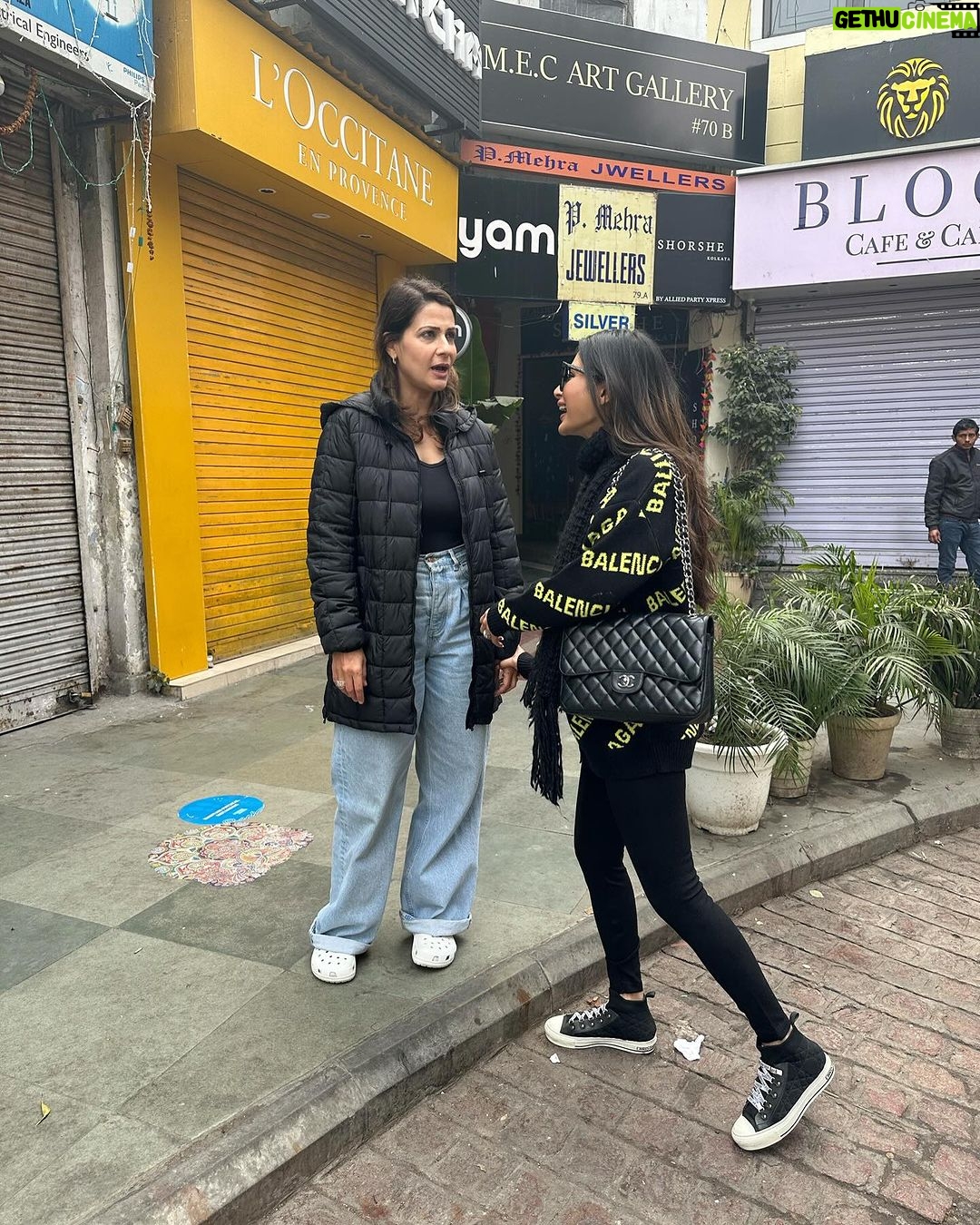 Mouni Roy Instagram - Excited about the next chapter but for now #weekendrecapwiththebesties x Delhi