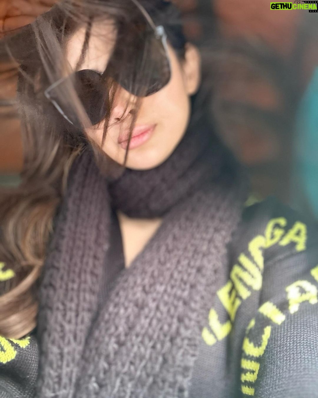 Mouni Roy Instagram - Excited about the next chapter but for now #weekendrecapwiththebesties x Delhi