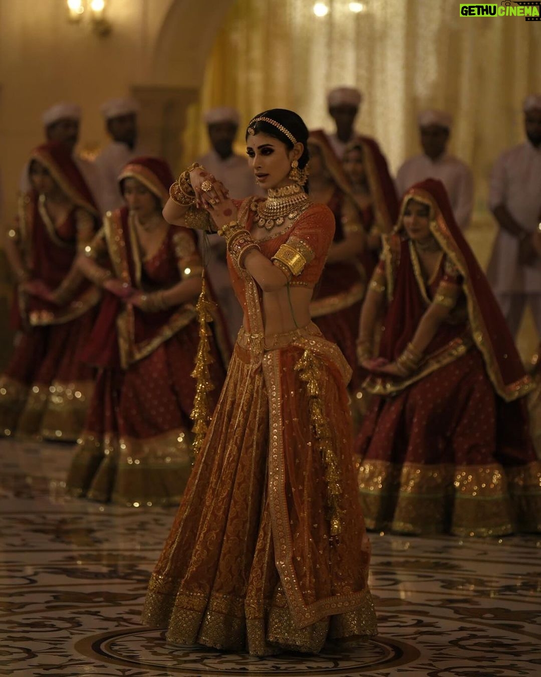 Mouni Roy Instagram - Pages from a dance drama ðŸŽ