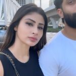 Mouni Roy Instagram - Wake up, coffee, swim, eat, read repeat kinda day x #lovemylife 1:1:24 🦋