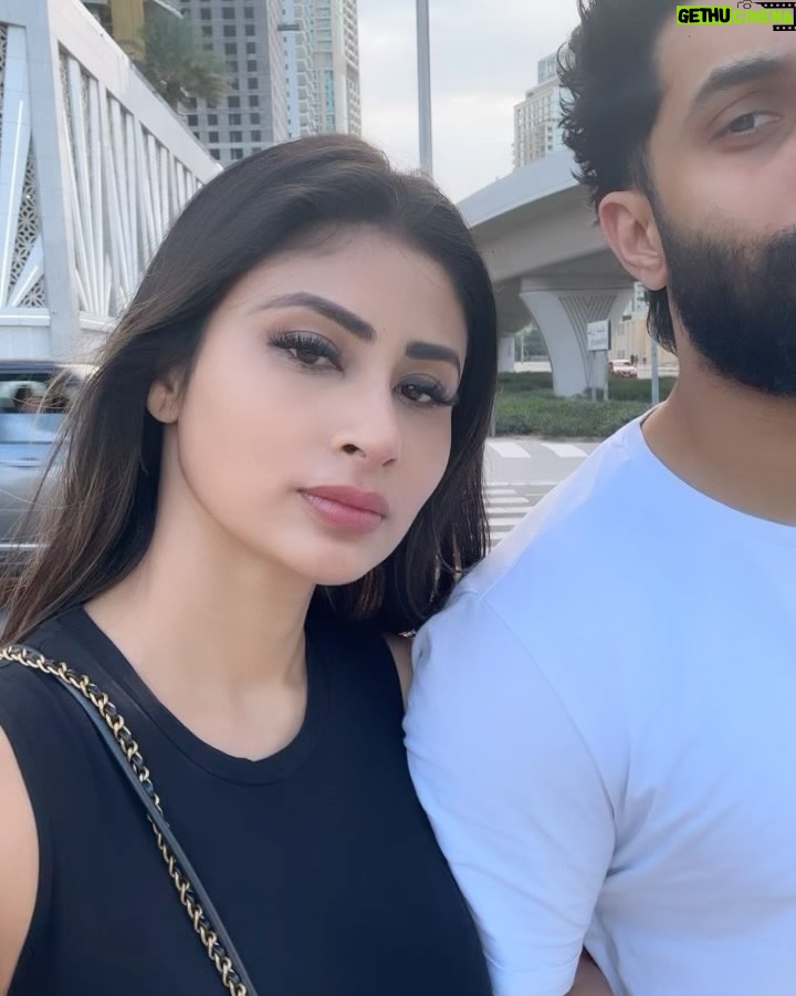 Mouni Roy Instagram - Wake up, coffee, swim, eat, read repeat kinda day x #lovemylife 1:1:24 🦋