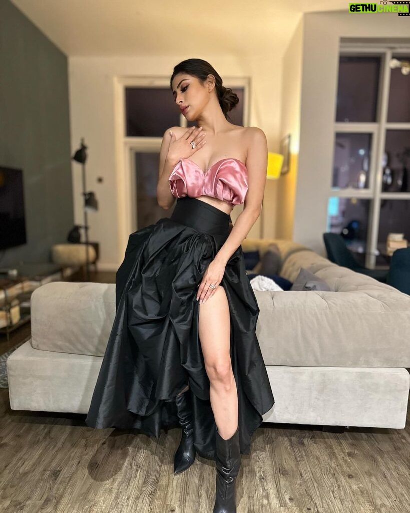 Mouni Roy Instagram - And so the adventure begins 🦋 Happy new year monsters x #2024 👽👻