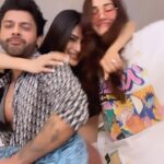 Mouni Roy Instagram - And the best drama queens & kings performance goes to…… 🏆🤪🌟 Well, love ya x