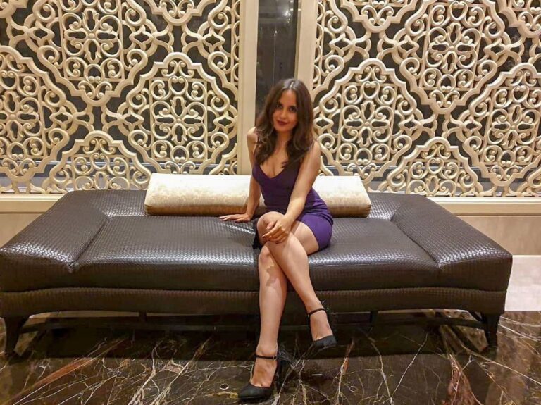 Mridanjli Rawal Instagram - A Beautiful Dress and high heels! Simple pleasures of my life 😛 The St. Regis Mumbai