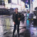 Mridanjli Rawal Instagram - New York is Lovely! But, आमचि मुंबई is the best! Time to come home 🏡#homesick : : : : : #insta #instagood #instagram #instapic #instafit #instafashion #instalove #instastyle #instagramers #instadaily #pic #picoftheday #photography #photooftheday #instahappy #instago #instatag #girl #love #happy #travel #smile #fun #saturday #traveller #posing #home #black Times Square, New York City