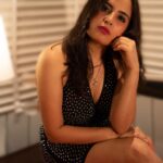 Mridanjli Rawal Instagram - Embrace the Glam🤫 #glamgoals : : 📸: @picx.medias #instagood #instagram #intalike #fashion #mondaymotivation #mondaymood #glam #allglam #glamgirl #goa #cansaulim #love #black #howtodress #partylook #blacklook