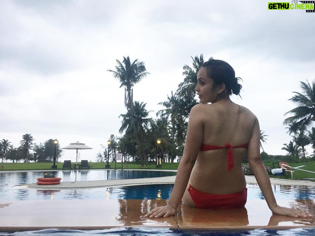 Mridanjli Rawal Instagram - 🏊‍♀️🏊‍♀️ Kenilworth Resort & Spa, Goa